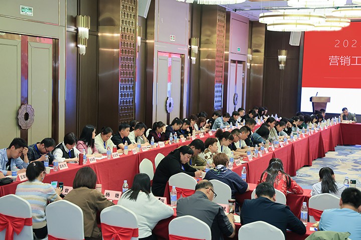 厚积薄发，锐意进取——hy3380cc海洋之神2025第一季度营销会议??024年度赞美大会圆满进行-02.jpg
