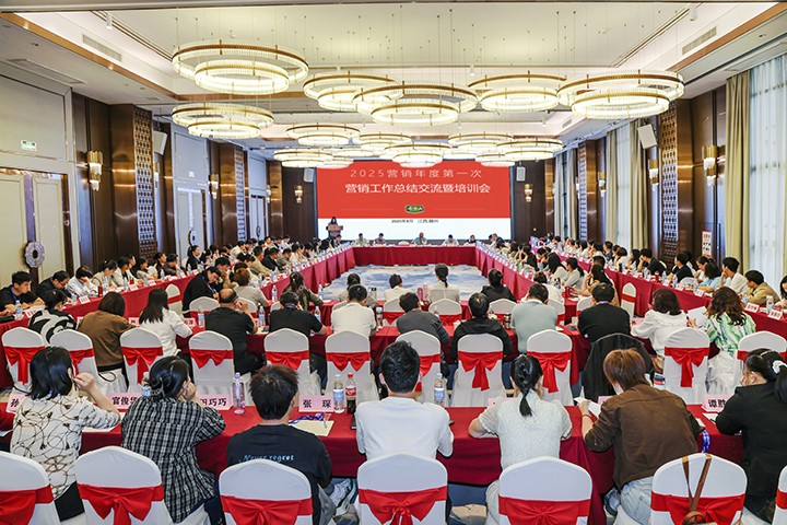 厚积薄发，锐意进取——hy3380cc海洋之神2025第一季度营销会议??024年度赞美大会圆满进行-04.jpg