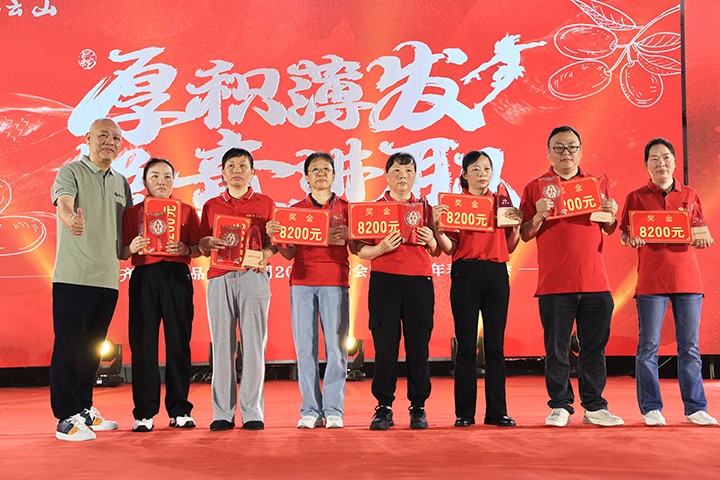 厚积薄发，锐意进取——hy3380cc海洋之神2025第一季度营销会议??024年度赞美大会圆满进行-24.jpg