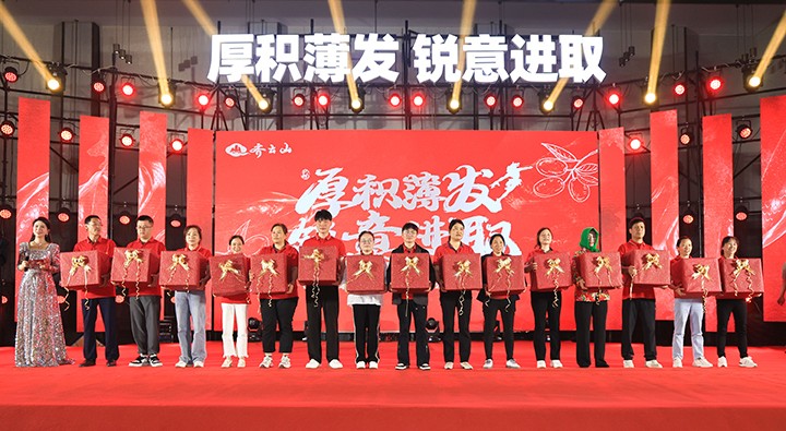 厚积薄发，锐意进取——hy3380cc海洋之神2025第一季度营销会议??024年度赞美大会圆满进行-35.jpg