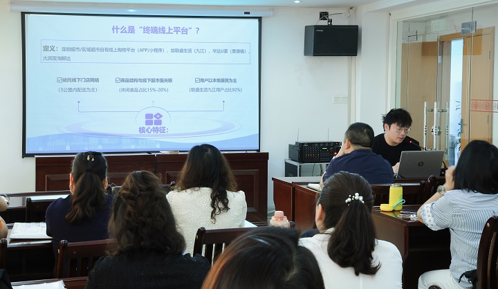 hy3380cc海洋之神公??025年第二次营销工作总相互换暨培训会圆满进行-01.jpg